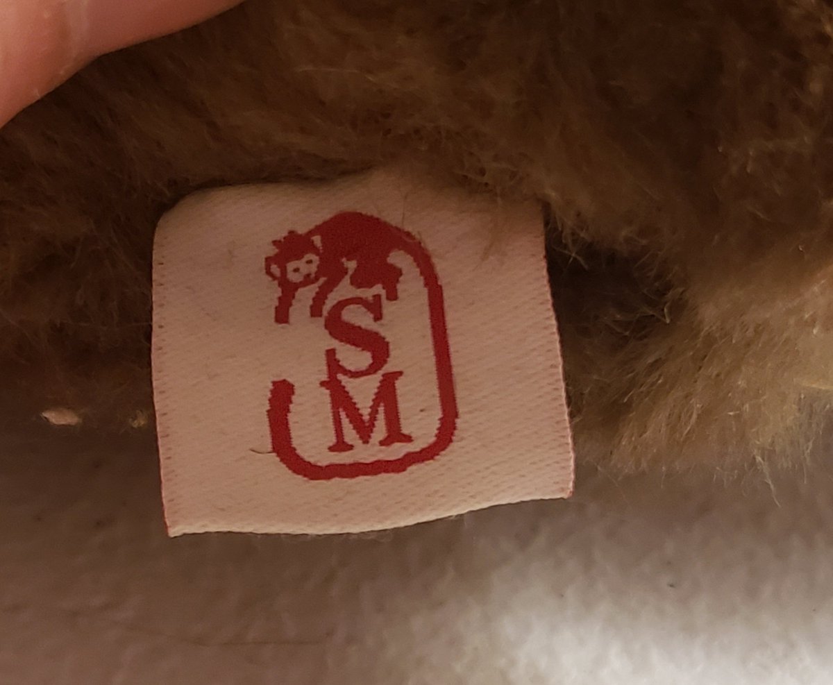Finished prototype for Black Myth: Wukong plush. Very complex compared to Standard Littles. Still needs a few tweaks. He will be for a table event next spring
Also! We have butt tags! New monkies will officially be labeled StoneMonkey creations! 
#BlackMythWukong #stonemonkeh
