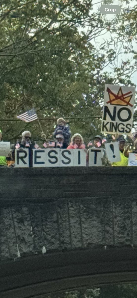 I found a group of former government employees and public school teachers, on the George Washington Parkway who can’t spell.