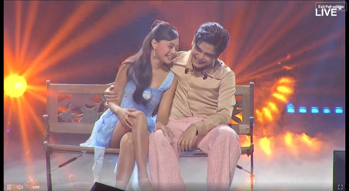 WILLICIOU5's tweet photo. Bianca De Vera joined Will Ashley on stage! 

WILL LIVE THE DREAM
#WillAshleyDreamConcert #WillAshley https://t.co/iDnnPSNAMv