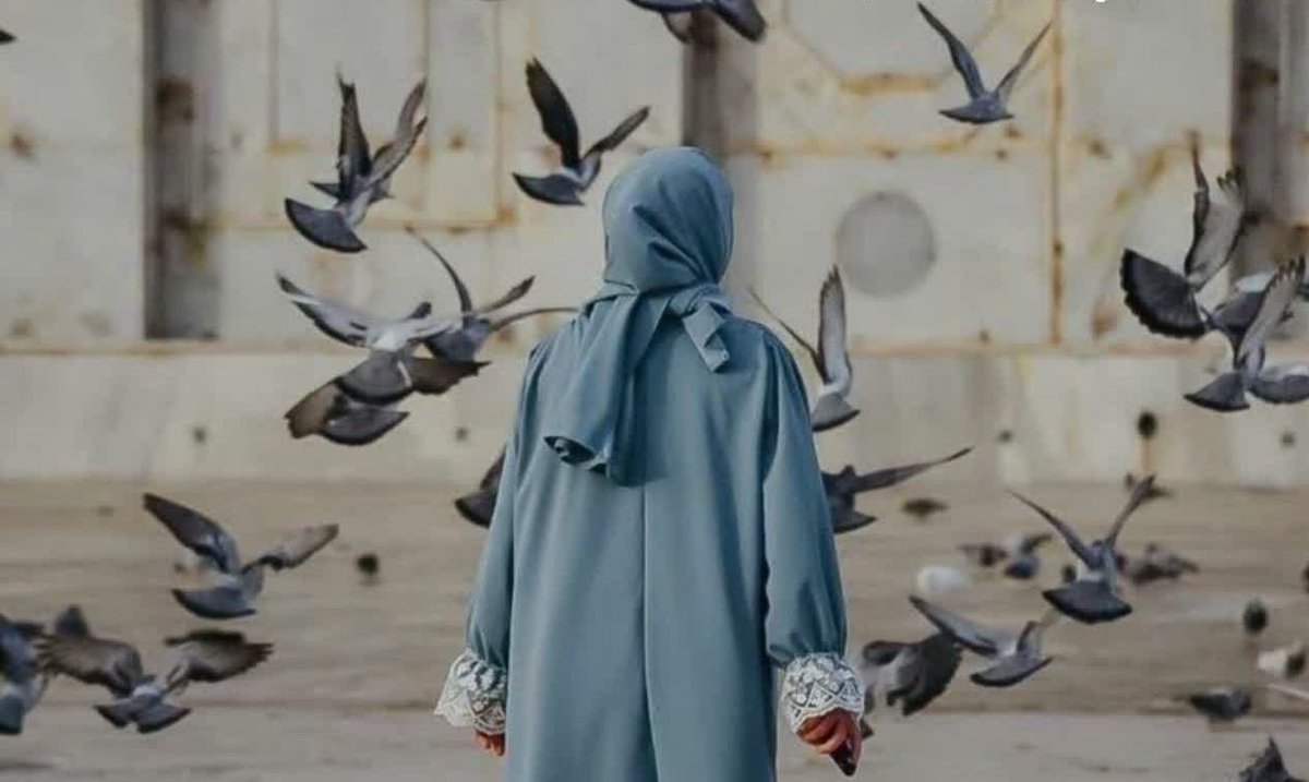 -گوشه‌یِ چادرِ حضرت‌مادر رو بگیریم، گم نشیم.