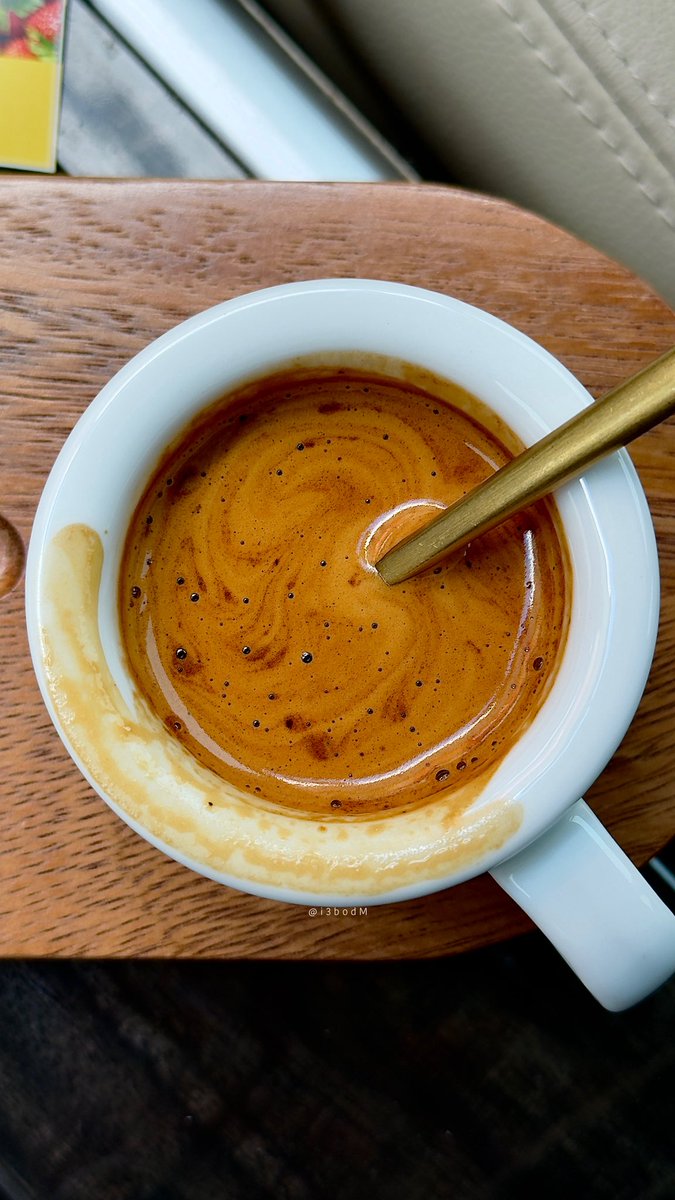 تغريدة خاصة نشوف فيها تصويركم لأعظم مشروب :
الـ إسبريسّو ☕️🧡!

- يلا انطلقوا !