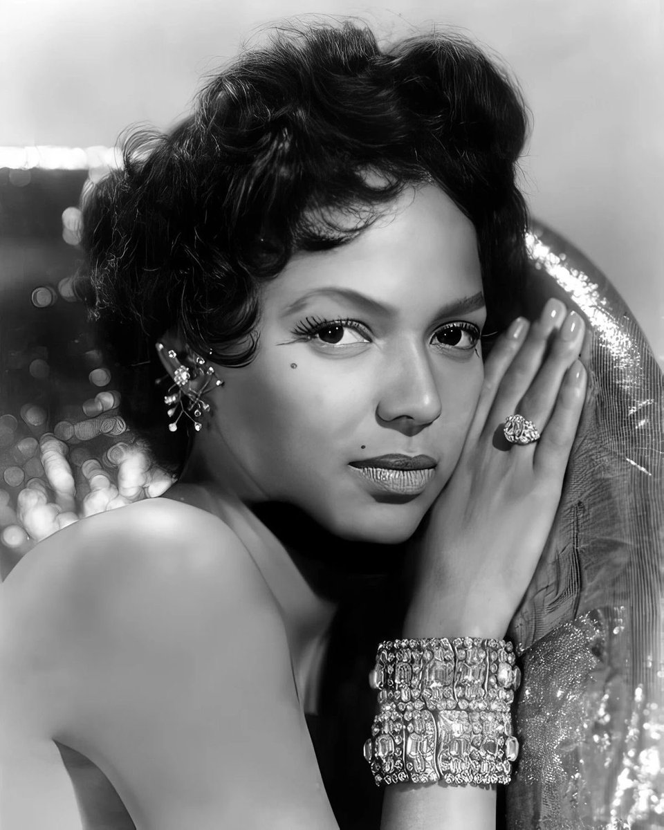 vintagetake's tweet photo. There was always something cinematic about the way Dorothy Dandridge carried herself, poised yet trembling beneath the weight of expectation. She moved through Hollywood like a vision in sepia and satin, her beauty both her armor and her curse. 💌

#elegantcinephile https://t.co/i3FWWtTMyd