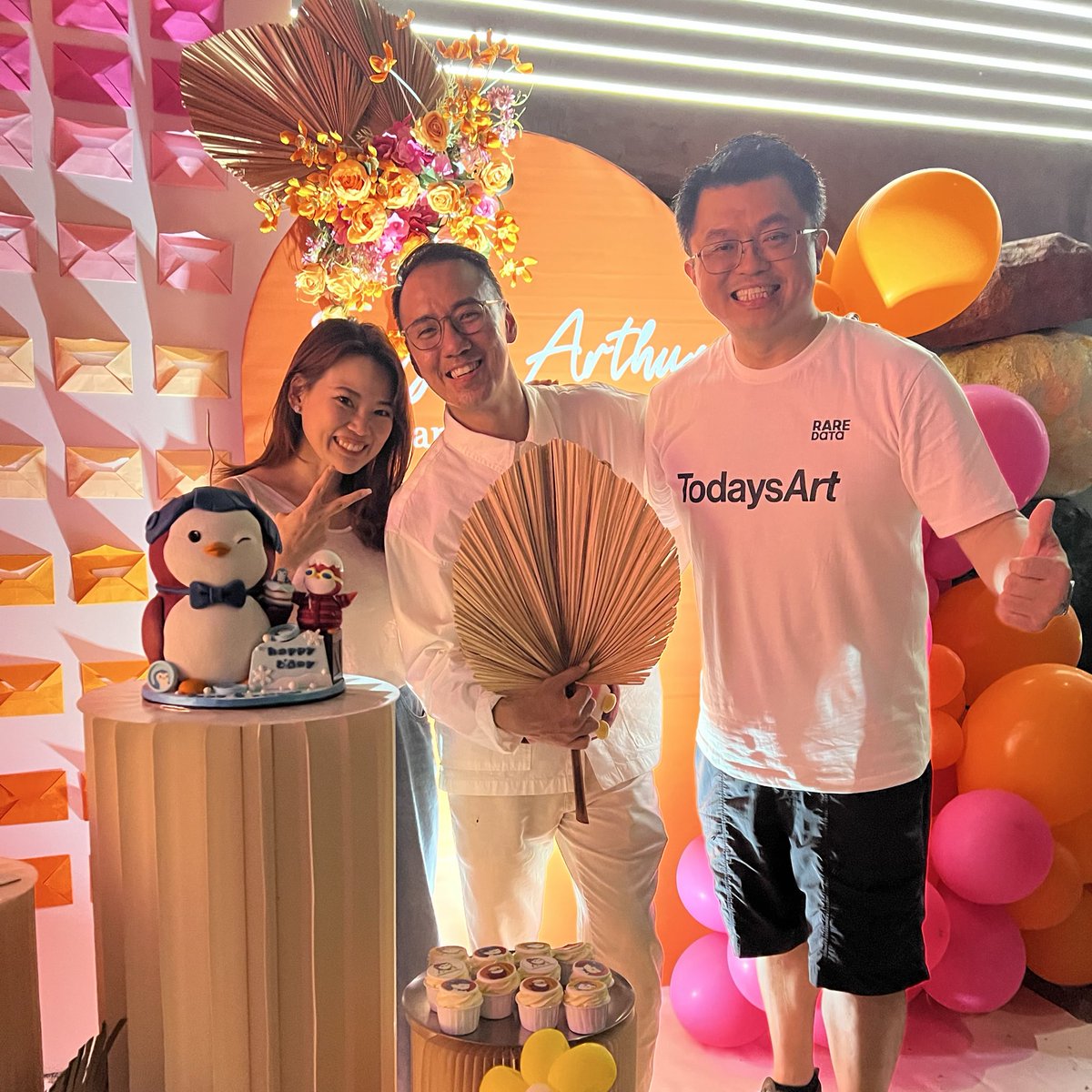 canmasu's tweet image. Happy birthday to @FoxyPenguinApe and @justthur_ — double the vibes, double the power! 

Wishing @PenguAsia 步步高升 by @ManekiMeowOrg too ✨