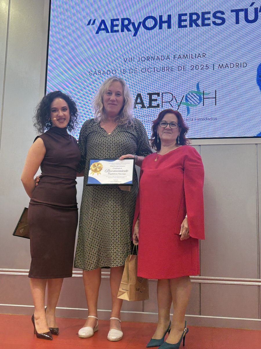 Terminamos la jornada #JornadaAERyOH2025 reconociendo la labor de apoyo a <a href="/AsociaAeryoh/">AERyOH</a> durante sus nueve años de vida
💙 Familia Alvarado-Sánchez 
💙 Familia Fernández-Sánchez
💙 Cristina Oliva Gallego
💙 Magdalena Mayorga