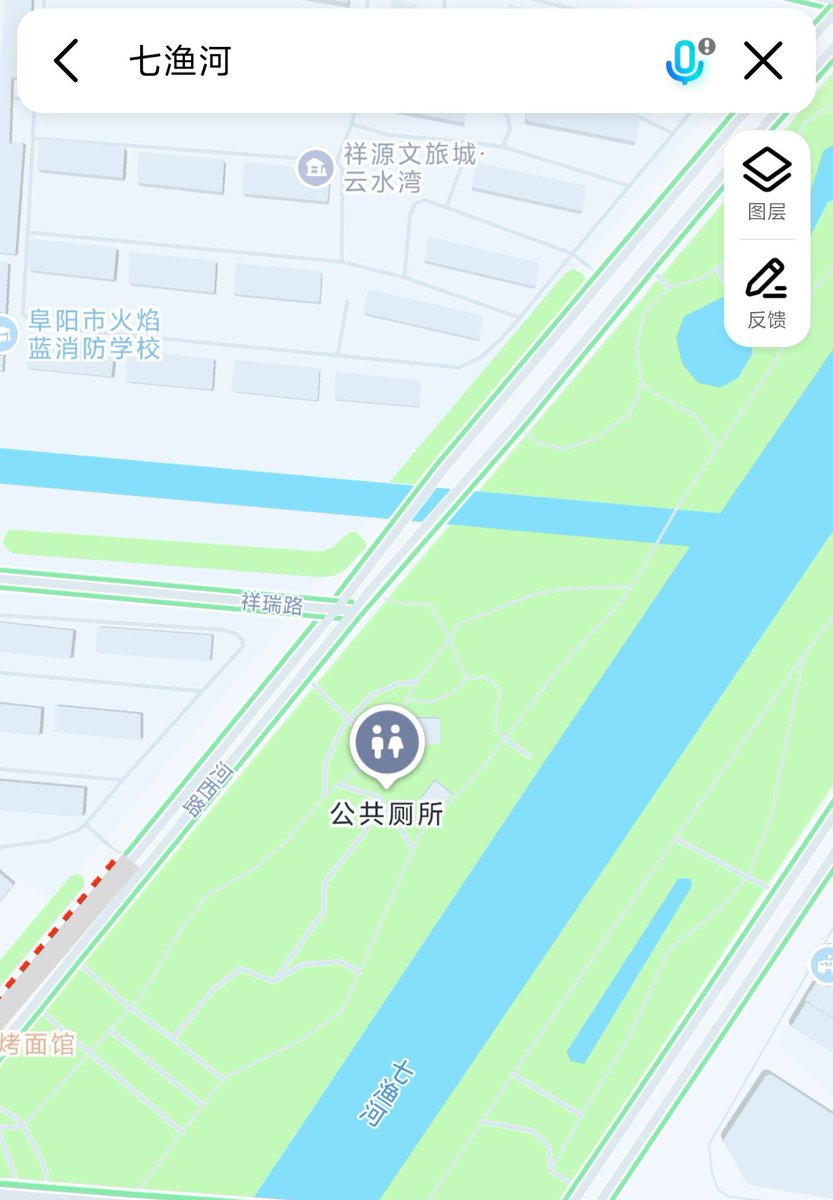 阜阳鸟洞 终于打卡了七渔河公园的鸟洞，根本没人一共就两个厕格。有没有年轻弟弟约着去玩的？