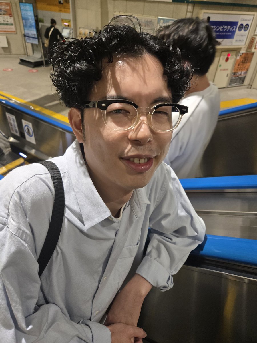 【森のちいさな大喜利屋さん】でした。ありがとうございました。ゲストはスーパー3助さんとむらまつさんでした。大喜利ライブ久しぶりの3助さんと大喜利ライブ初めてのむらまつさんという布陣でしたが、今回も楽しくあっという間に過ぎちゃいました。そして打ち上げでは不幸話で花が咲きすぎましたわ