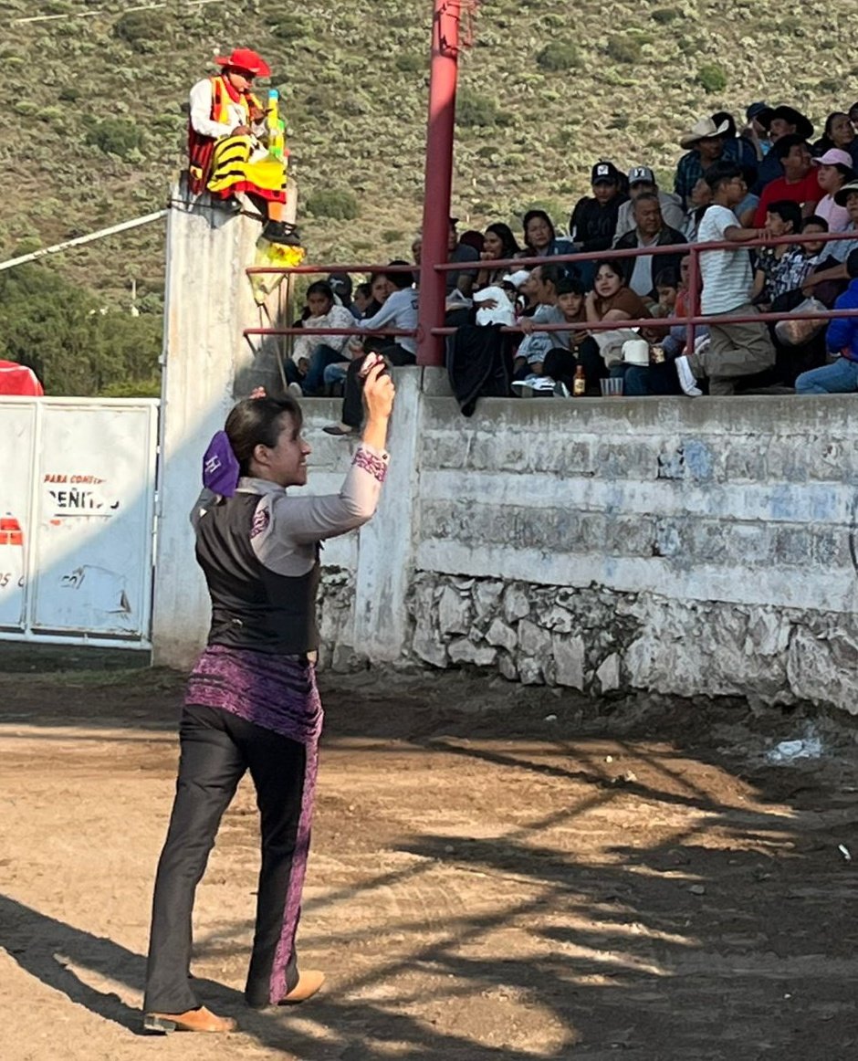 Ayer una oreja en Ajacuba después de un pinchazo, tras una faena tesonera ante un novillo que solo permitía el lado derecho. Muy a gusto y contenta por el cariño de la gente tan hermosa de Hidalgo!!! Muchas gracias!!!