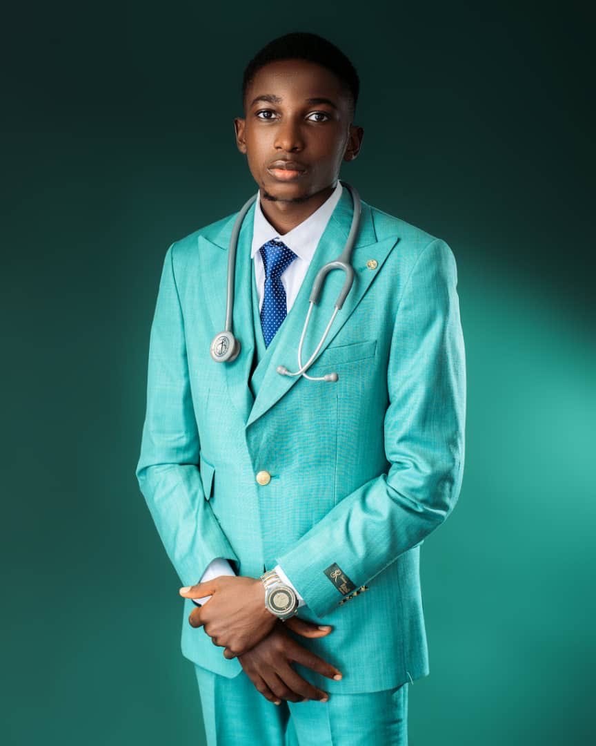 the_akinola04's tweet image. Dr Akinbowale O.A
Second best graduating student with CGPA 4.58/5.00
Distinction in Veterinary Medicine
Distinction in Veterinary Surgery
Distinction in Veterinary Theriogenology 
Distinction in Veterinary Parasitology and Entomology
Distinction in Veterinary  Public Health