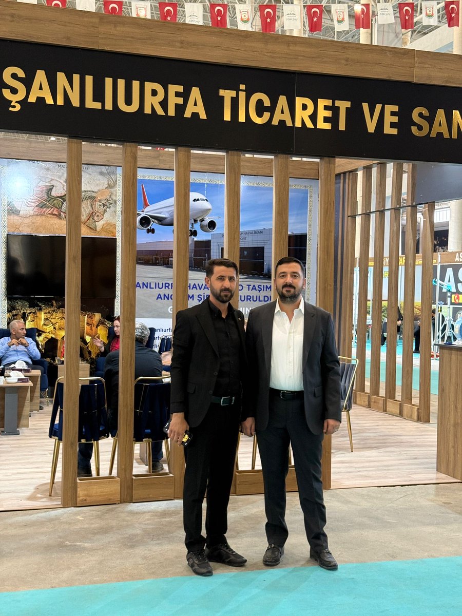mmtyslgc's tweet photo. TOBB GGK faurından kareler sayın valibey Hasan şıldak sayın Şanlıurfa belediye başkanımız Mehmet kasım gülpınar  fuar ziyareti https://t.co/qfmXJl8oQC