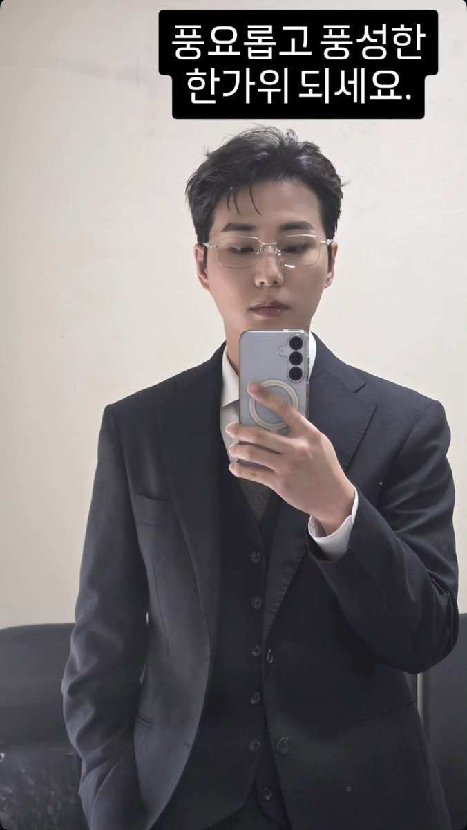 fromonedaytothe's tweet photo. 아 영케이 갤럭시 진짜 조은데 https://t.co/8e75GlxPLA