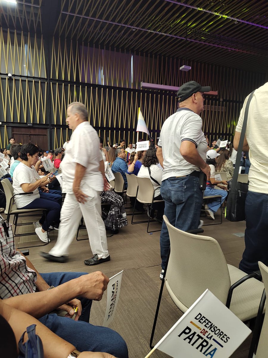 Ya llegó el que no se pierde un sancocho. <a href="/Socrates1948/">Sócrates Serrano Puyana.</a> <a href="/figuerjoda/">JorgeFigueroaClausen</a> <a href="/AlfonsoPinedaCh/">Alfonso Pineda Ch</a> <a href="/florezjavier/">Javier Florez</a> estará apoyando al próximo candidato del <a href="/CeDemocratico/">Centro Democrático</a> ?