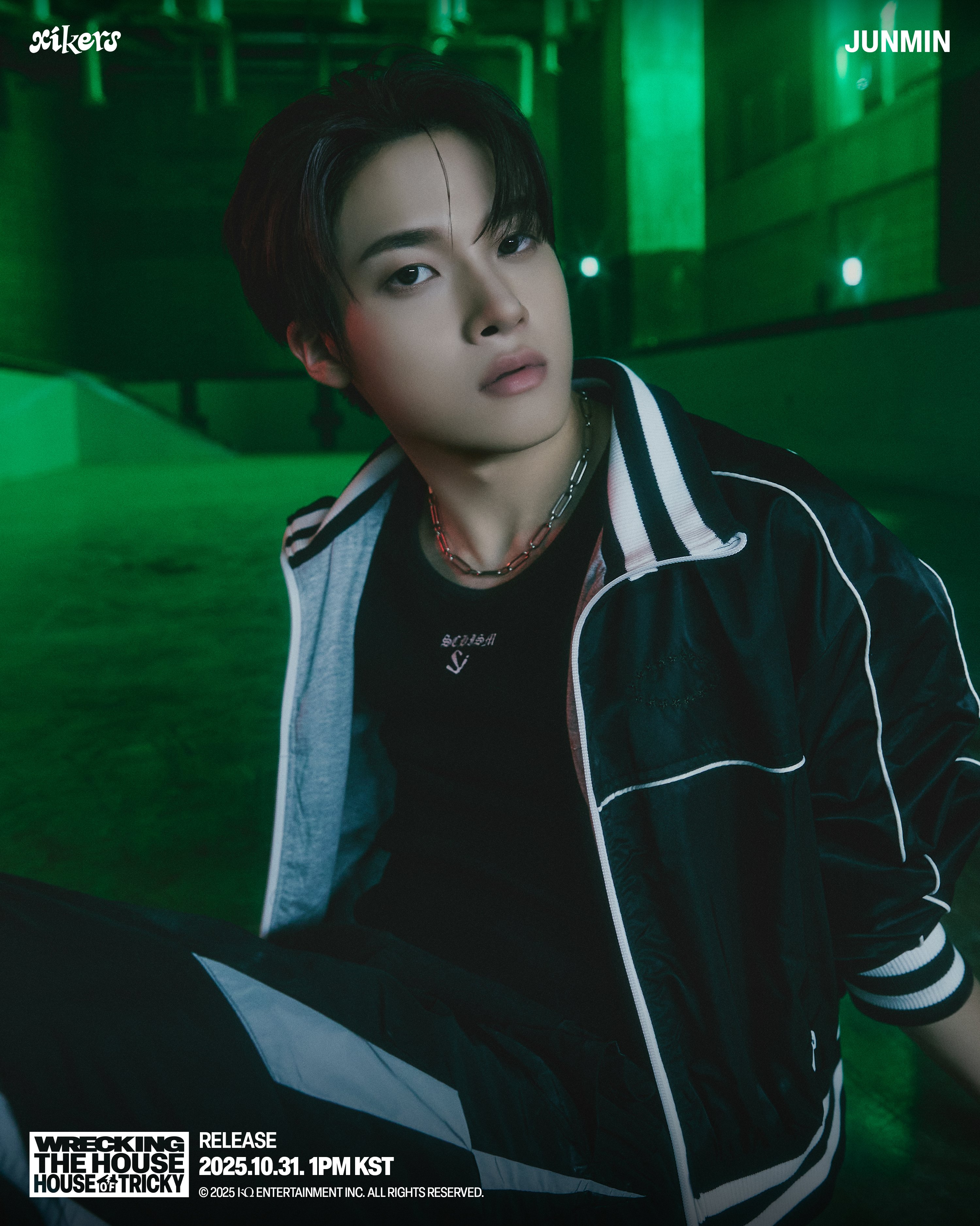 삼선 트레이닝 복을 100프로 활용한 것 같은 남돌 컨포 | 인스티즈