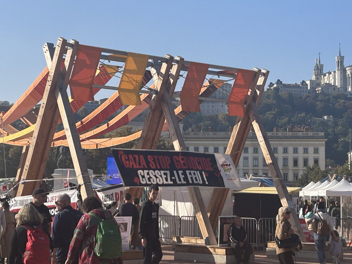 Aujourd’hui toutes les organisations de défense de la Palestine sont place Bellecour avec leurs stands. N’hésitez pas à passer pour les soutenir dans ce format différent des manifestations du samedi.