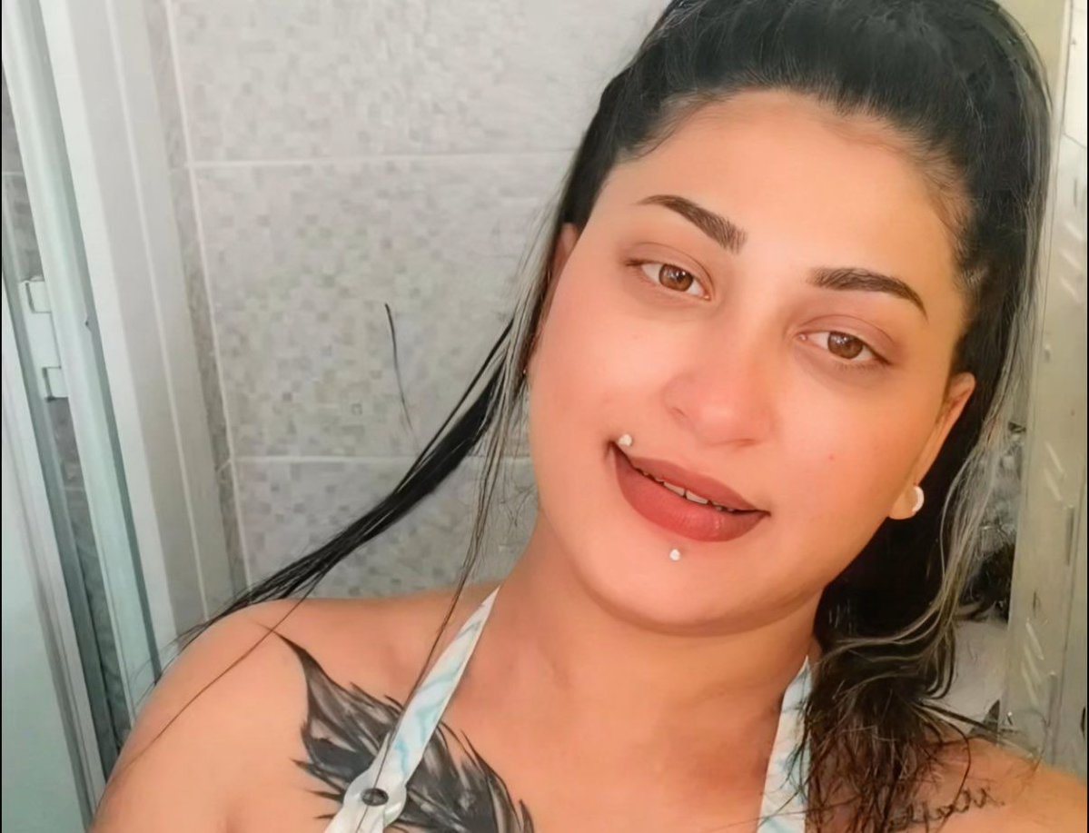 Gülben Duru, 16 Ekim’de İzmir’de, cezaevinden izinli çıkan, eskiden evli olduğu erkek tarafından öldürüldü. Durumu fark edip iki kez polis noktasına giderek koruma isteyen ve içeri alınmak istediğini söyleyen Gülben, içeri alınmadı. Polis hiçbir işlem yapmadı; Gülben kısa süre