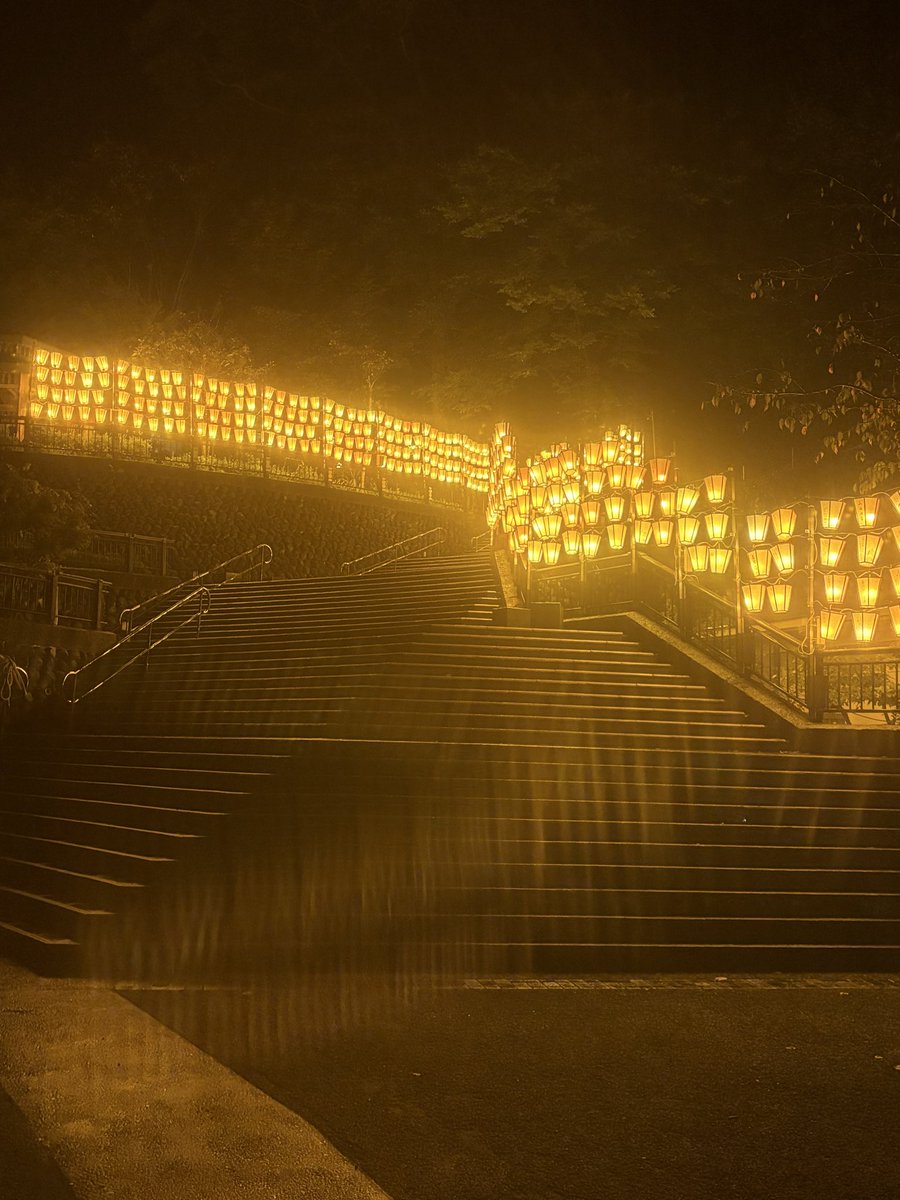 【来場御礼】本日は第13回湯涌ぼんぼり祭りにご来場頂き、誠にありがとうございました。生憎の天候で当初予定しておりました内容を変更しての開催となりました。
天候には恵まれませんでしたが、皆様と共に、無事に神様を出雲にお送り出来、安堵しております。来年は秋晴れの湯涌でお会いしましょう。