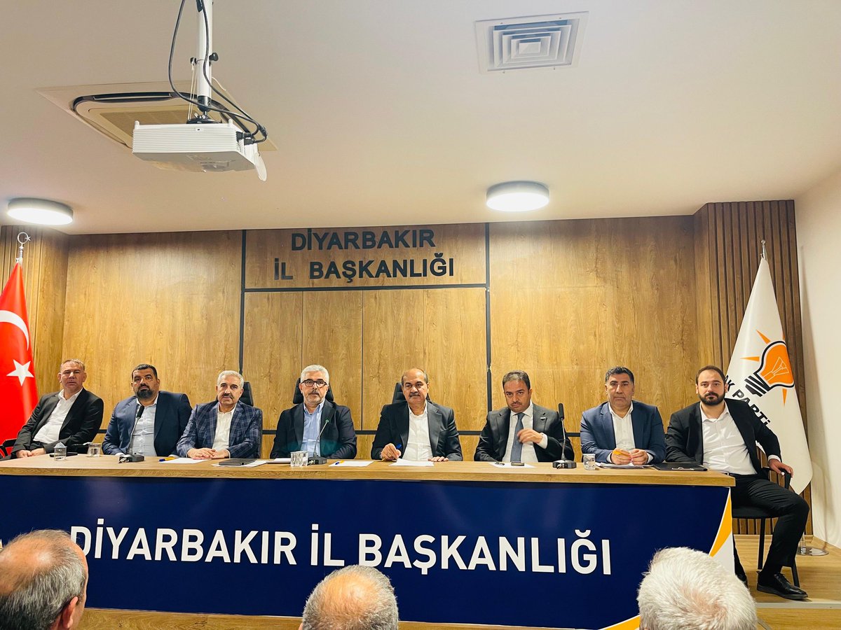İl koordinatörümüz Sn ⁦<a href="/AvukatErsanAksu/">Ersan AKSU🇹🇷</a>⁩ ,il başkanımız Sn ⁦<a href="/omer_iler/">Ömer İler</a>⁩ ve ilçe başkanlarımızla,mahalle başkanlarımızla il binamızda toplandık.Çalışmalarımıza dair yol haritamızı şekillendirdik. ⁦<a href="/AKGMTeskilat/">AK Parti Teşkilat Başkanlığı</a>⁩ ⁦<a href="/abuyukgumus/">Ahmet Büyükgümüş</a>⁩ ⁦⁦<a href="/Mehmet_dilek21/">MEHMET DİLEK</a>⁩
