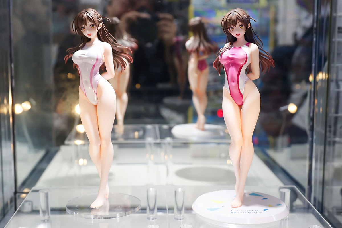 新色水着に着替えて気分も一新！「水原千鶴 桃色ラインの競泳水着Ver