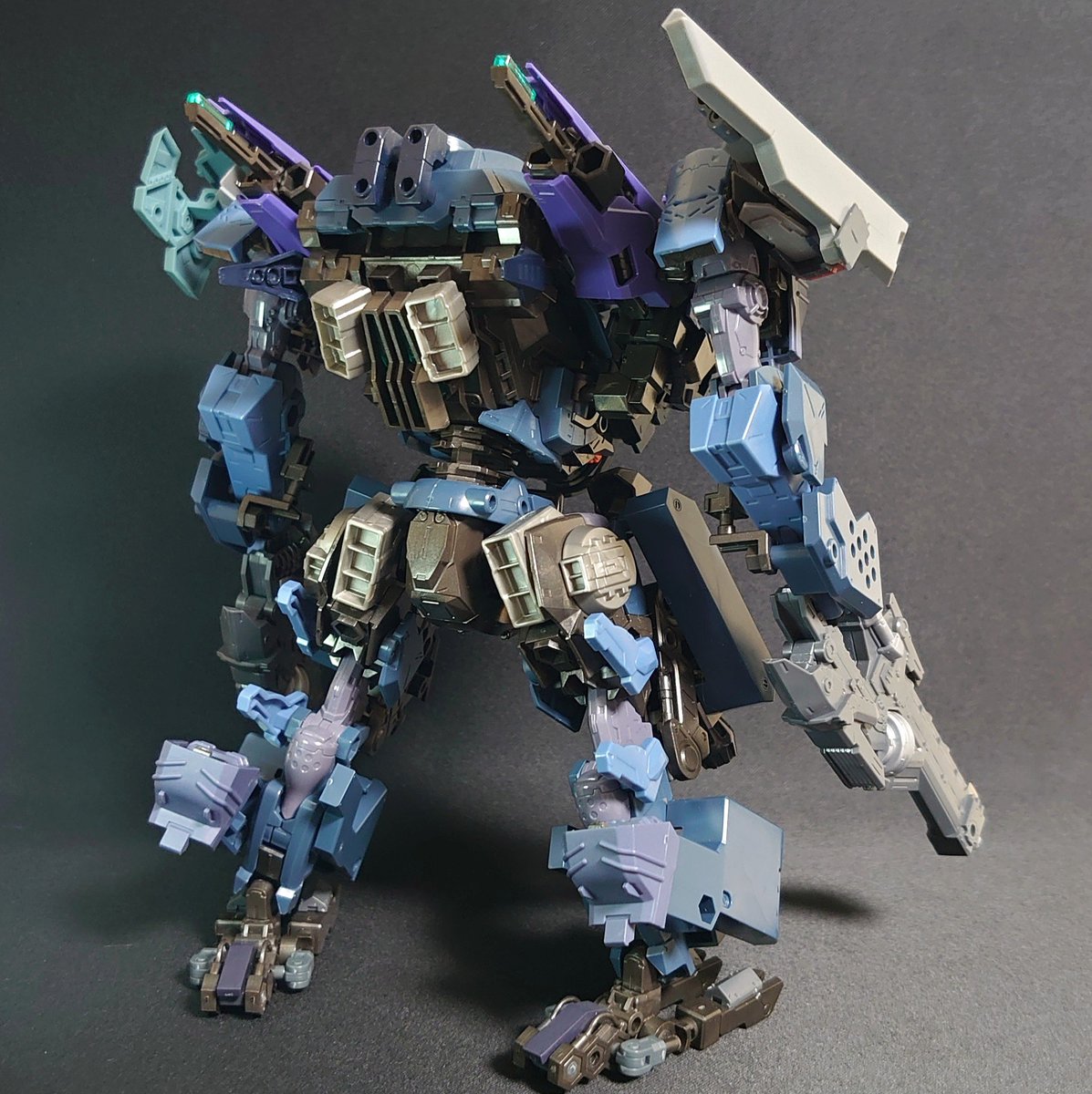 #ヘキサギア 
マイガバナーであるダイアン専用ヘキサギア３号機、バルクアーム・ガルツ、出撃するぞ。ﾌﾞｰﾝﾄﾞﾄﾞﾄﾞ