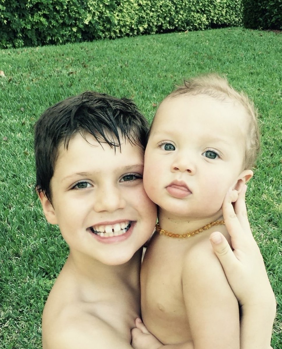 Happy 18th Birthday Xav! Every year, every day, I’m more amazed and more proud of the young man you’ve become. I love you so much, big guy. (And everyone check out his great new song: The Dive). Et Papa, bonne fête aussi. Comme tu serais fier, toi aussi, de tes petits-enfants!