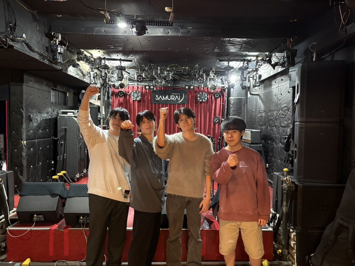 新宿SAMURAIありがとうございました！！
各出演者の方もすごくカッコよかったです
次は11/23（日）吉祥寺NEPO
年内最後のライブとなりますので
ご予定の合う方はぜひお越しください😼
最高の演奏をします🔥🎸🥁🎙️

#loudabout #新宿SAMURAI
#ライブ　#インディーズバンド