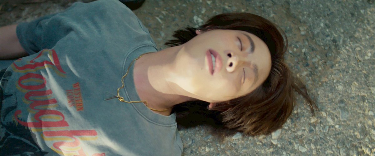 หลังเจตหนึ่งก้าวจะมีชาญเสมอเลยจิงๆ ตอนรำพึงสะกดจิตให้คนทำร้ายน้องชาญแทบสิ้นสติแล้วแกเค้าไม่ไหวแล้วเจตคือโลกทั้งใบของเค้าขนาดเจตโดนผีสิงจะโดนลงแม่น้ำจะเอาชาญไปด้วยเค้ายังยอมเลยแก😭😭😭

Khemjira The Series EP11 
#เขมจิราต้องรอดEP11