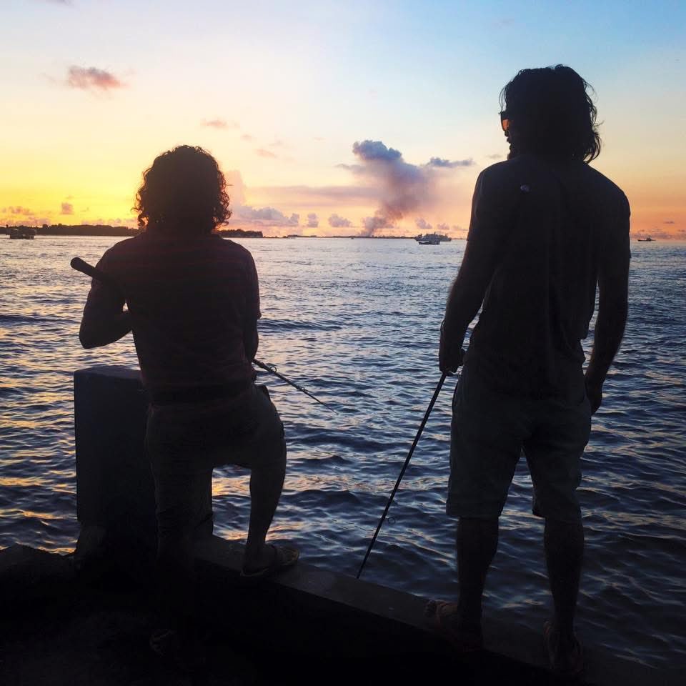 ބައިބައިވުމާ ނަފުރަތުކަން
ނުކުޅެދުންތެރިކަމުގެ މިސާލަކީ ދެކޮޅުވެރިކަން

އެއްބައިވަންތަކަމާއި އެކުވެރިކަން
ކުރިއެރުމުގެ ފުރާނައަކީ އޯގާވެތިކަން. ފޮޓޯ-2020