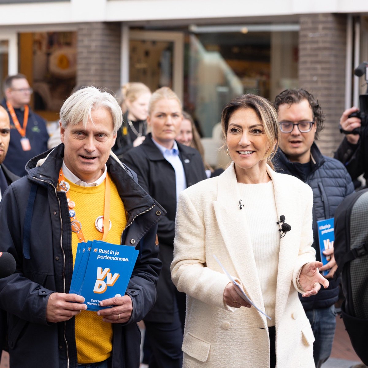 Wij staan met ervaren mensen en doordachte plannen klaar om van een centrumrechts kabinet een succes te maken. 

Wij kiezen: lagere belastingen, strenger asielbeleid, een sterke economie. 

Het kan. Dit is de keuze op 29/10💪

Partijleider @dilanyesilgoz👇
vvd.nl/nieuws/waarom-…
