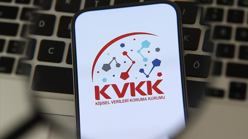 Kişisel Verileri Koruma Kurumu (KVKK), öğretmenlere yönelik dijital okuryazarlık seminerleri verecek

🔷 Gelecek İçin Dijital Okuryazarlık Projesi kapsamında, okul yöneticileri ve öğretmenlerin dijital okuryazarlık ve kişisel veri farkındalığının artırılması hedefleniyor

🔷