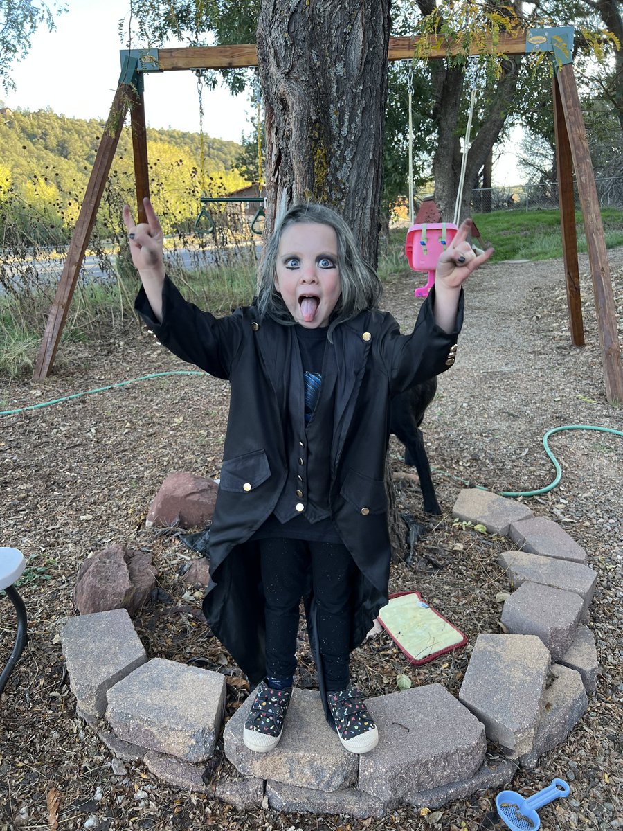 My 5-year-old niece is a big <a href="/OzzyOsbourne/">Ozzy Osbourne</a> fan and wanted to dress up like him for Halloween 🤘 if you look closely you'll notice a bat on her shoulder
