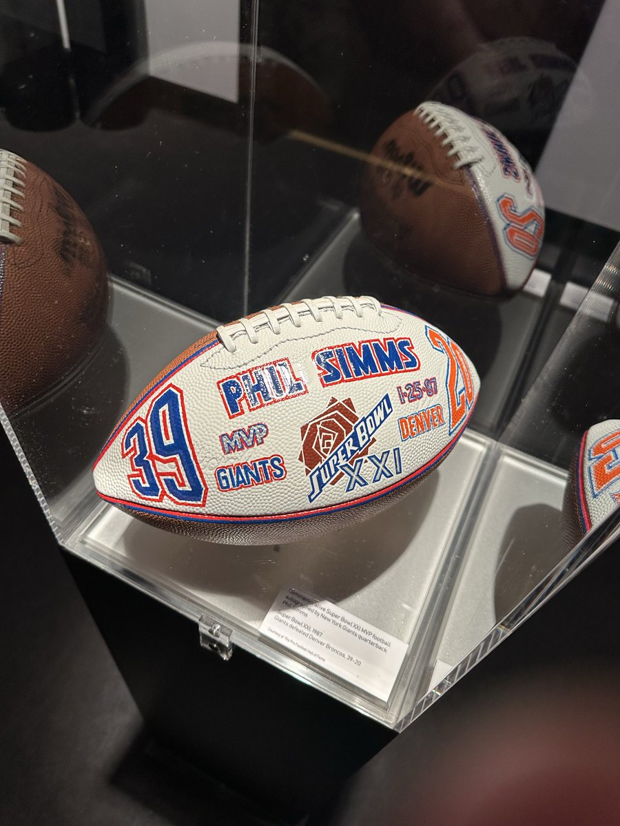 GFan93's tweet photo. @SpartanMike96 @LicensePlateGuy @tuckahoetommy @MarkBAThompson @jokershawn37 @CarlBanksGIII @COOLLANEHERO @WBG84 @rydunleavy @OnlineBigBlue1 @PhilSimmsQB 
LT was and is #NFLLEGEND. #BigPhil solidified NYG for years to come☝️💯 https://t.co/LNRRgw1qoS