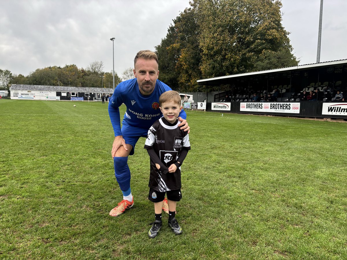 AS_FootyReview's tweet photo. @Mallet_AFC @CorshamTownFC Some things are more important than football…. 🤍🖤 me and my mate Lennox… love you little man!! Thank you @Mallet_AFC for having Lennox and his family here today as a guest 🤍🖤 #FW #CFfamily #SupportingCF #Lennox https://t.co/S5baaKRcvE