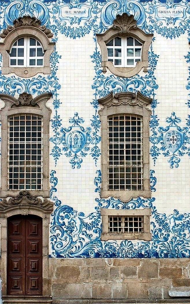 BiancoDavinci's tweet image. Obsessed with these Portuguese blue tiles.