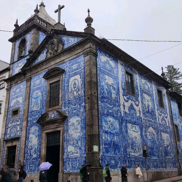 BiancoDavinci's tweet image. Obsessed with these Portuguese blue tiles.