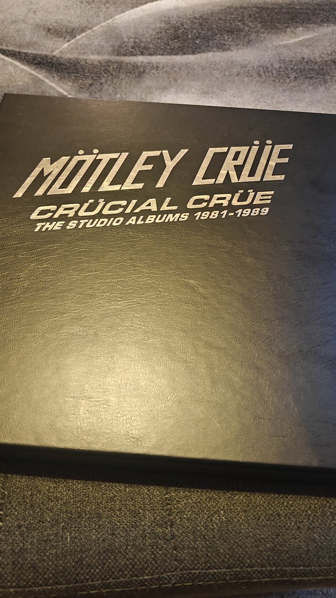 Jos vähän Mötleytä soittelis illalla.