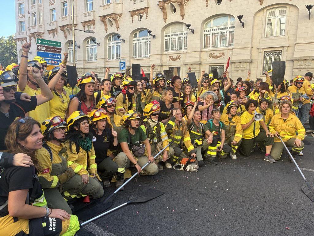 FORESTALES | #Madrid #BomberasForestales en lucha!

Por los ¡Derechos laborales! 
¡Reconocimiento profesional!
💜🖤🔥🔥❤️🖤

<a href="/BrifCgt/">CGT BRIF</a> <a href="/Cgtbbffcam/">CGT BBFF CAM</a>
<a href="/PASBF/">PASBF</a> <a href="/CgtEmaInfoca/">CGT EMA INFOCA ANDALUCÍA</a>
<a href="/CgtFetap/">FETAP-CGT</a> <a href="/CGT/">CGT</a>