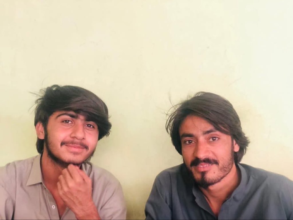 SLuawms's tweet photo. بلوچ ورنا ءُ نودربر بلوچ راج ءِ مڈی انت ایشانی چُش گار ءُ بیگواه کنگ راج ءَ پہ مزنیں تاوان ئے۔۔

#ReleaseNazeerBaloch
#ReleaseWahabBaloch
#SaveBalochStudents https://t.co/3SwYoPJ3aZ