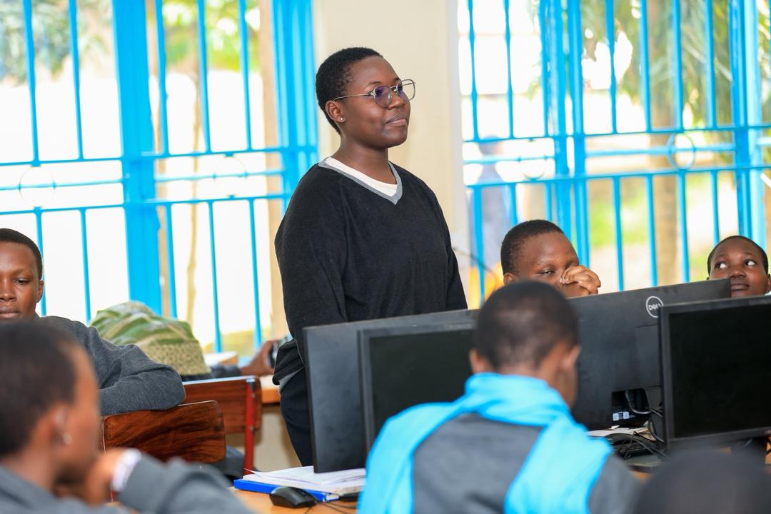 reachahand's tweet image. We're also asking the young people how they manage stress at school!

Yes, young people can get stressed while at school, and the girls of Trinity College Nabbingo tell us the exam seasons tend to bring out more stress than other seasons. 

#GNTrybe #YourTrybeYourVybe