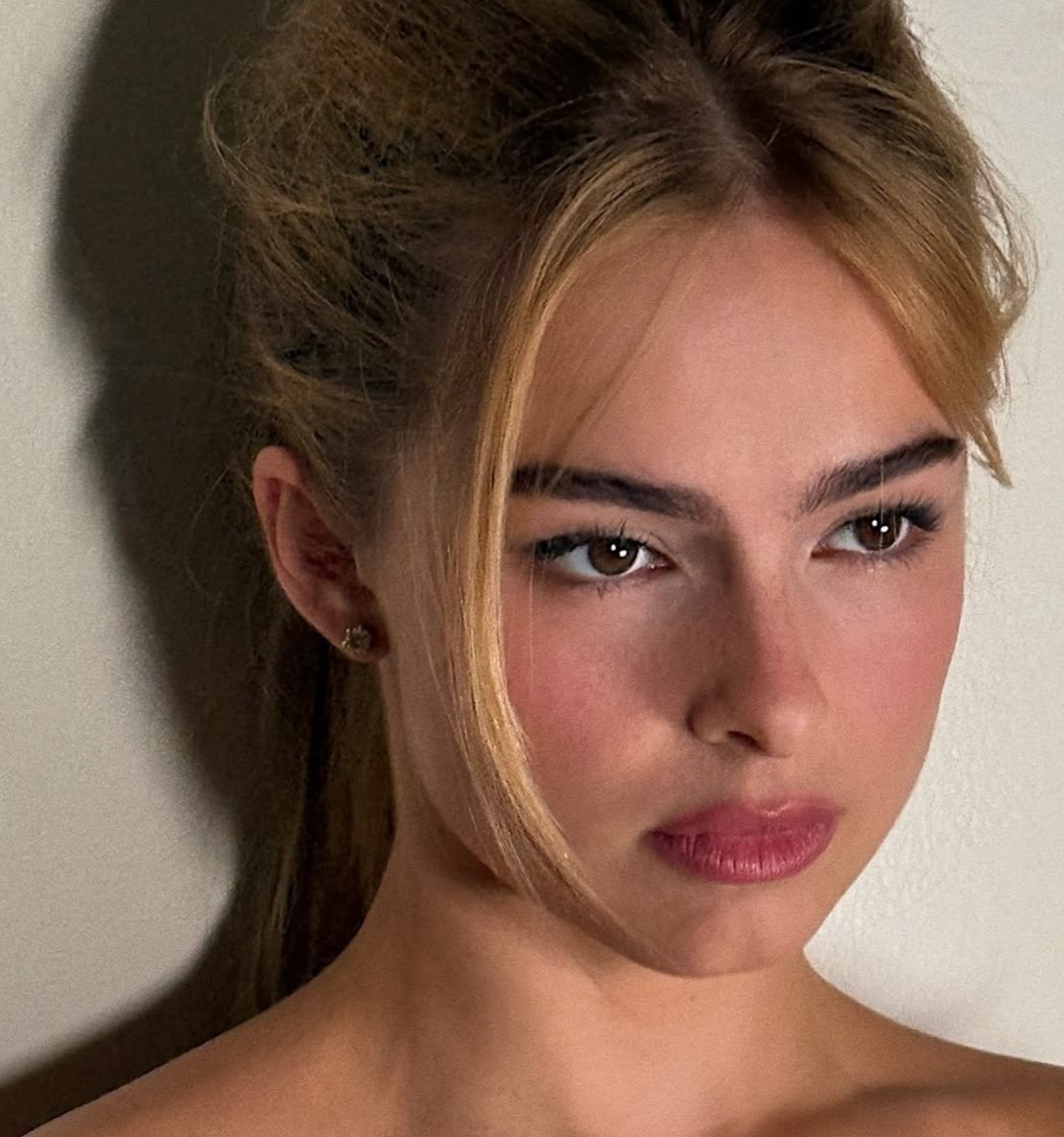 saintdemie's tweet image. addison rae in fresh off the runway chloé ss26 🌷

styled by dara and glam by nina park