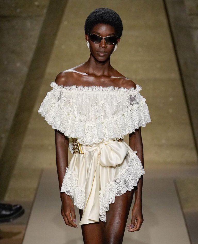 saintdemie's tweet image. addison rae in fresh off the runway chloé ss26 🌷

styled by dara and glam by nina park