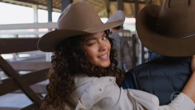 Honestamente? Não fosse a estrutura excepcional da obra original de Vale Tudo criada por Gilberto Braga, Agnaldo Silva e companhia, Manuela Dias teria feito desse remake o maior fiasco de todos os tempos em termo de novelas. #ValeTudo