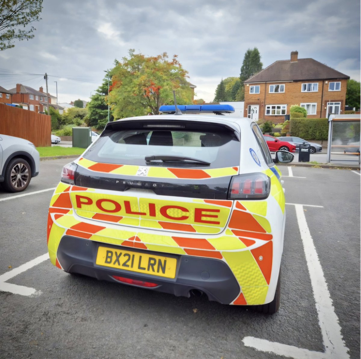 Today enquiries and t🎯rgeted patrols have been carried out around Rushall Square / Lichfield Rd / Springfields / Daw End Ln in relation to criminal damage to a business premises and theft of pedal cycle within this area. We are looking at CCTV and speaking to people. 🏘👮🏻‍♂️💬🚔