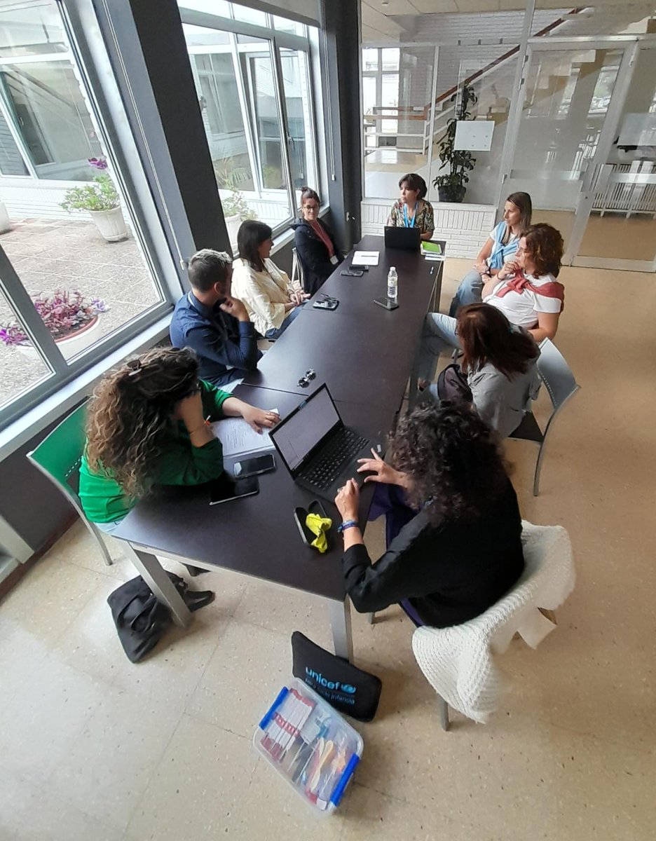 UNICEFGalicia's tweet image. Mentres #AVozdaInfanciaGalicia segue facendo propostas para estar protexidos no ámbito dixital, os responsables de @Atelier_SOCIAL @concellomoana @concellodorosal @ConcelloNigran @concellodeteo  #Tomiño e #ALaracha debatemos sobre como mellorar a #participaciónInfantil de 👧 e🧒