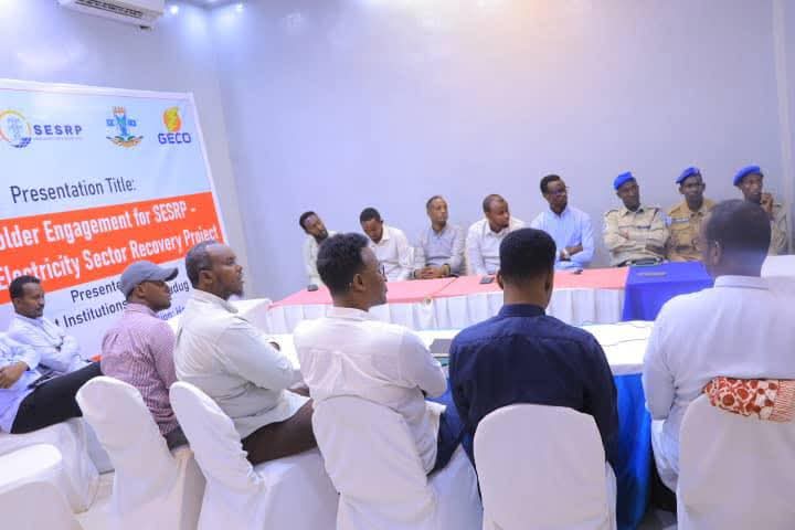 Sabrie1A's tweet image. Somalia Electricity Recovery Project (SESRP) Civil Society Engagement Meeting
#GECO held a community engagement meeting with community members and civil society in #Galkayo district.
The purpose of the meeting was to provide an overview of the SESRP project #Orbitsolutions
