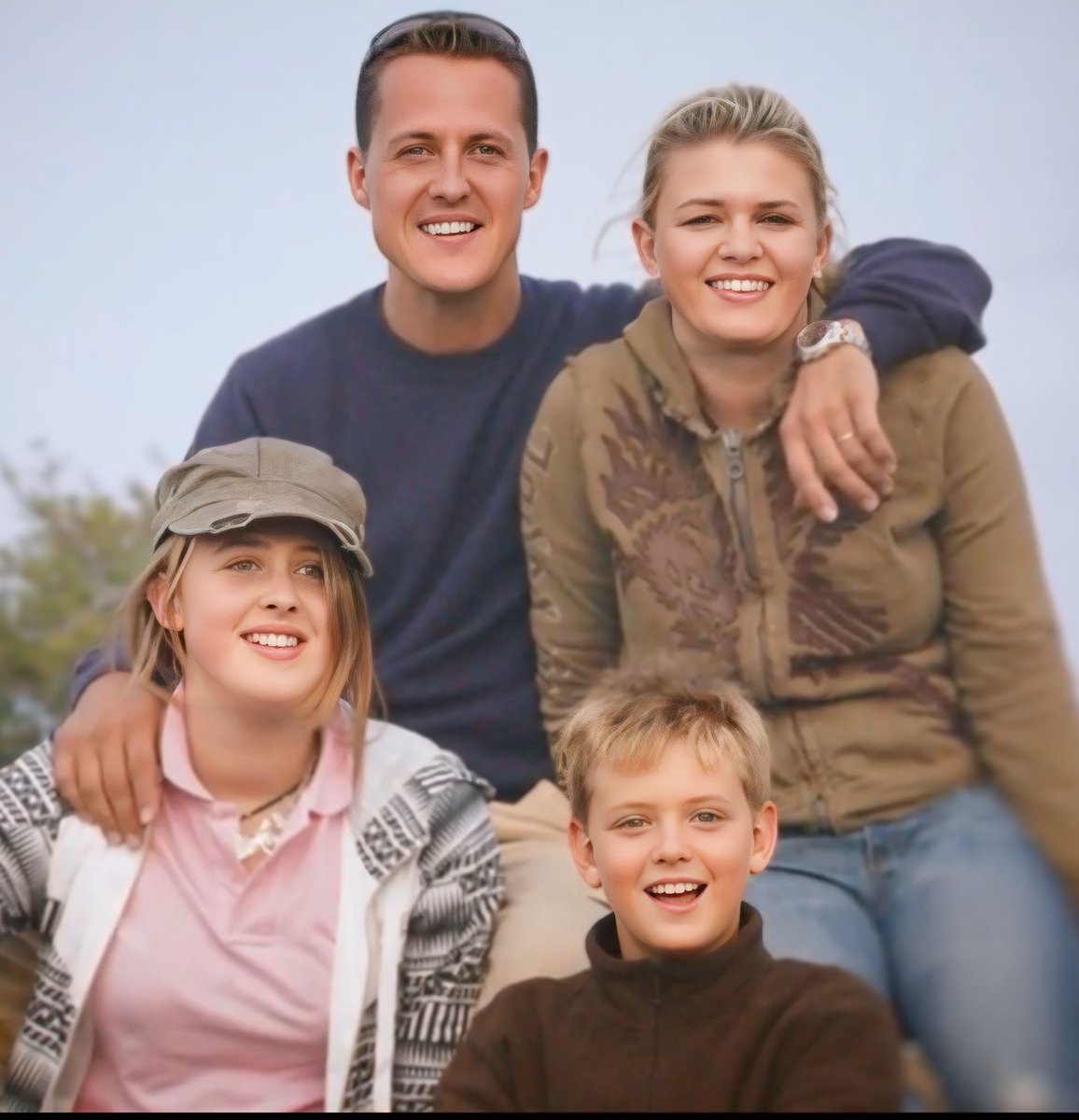 _MSchumacher's tweet image. “We continue to be a very close family because that's what Michael always wanted and what he still wants today.” Corinna

#KeepFightingMichael