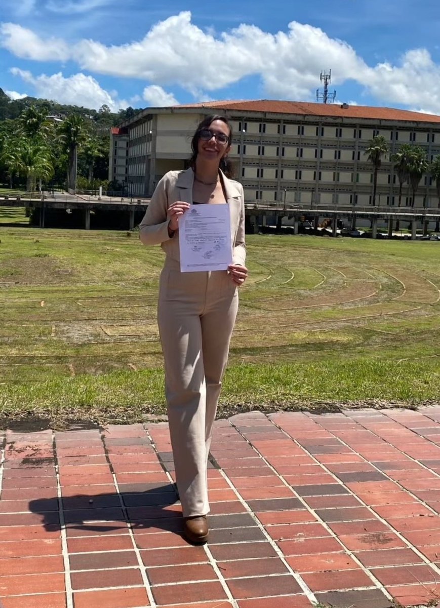 Con mucho orgullo desde OikosTuiter felicitamos a nuestra Luly por aprobar su Defensa de Tesis con Mención Sobresaliente.
Luego de alcanzar cumbre en cada ruta que se proponía hoy puede apreciar la vista de su esfuerzo.
✨️🎉 Mucho éxito 🎉✨️