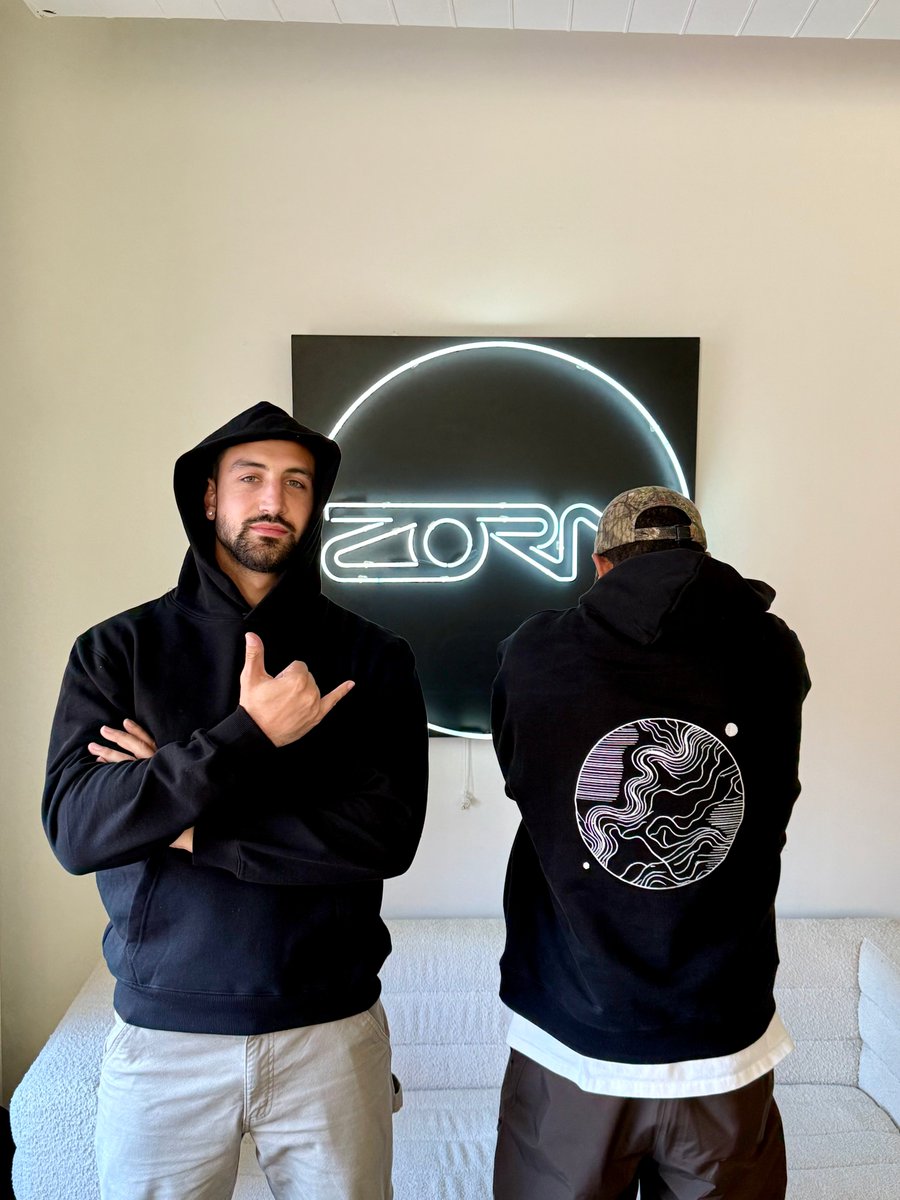 dockerxbt's tweet image. Docker Hoodie 1 is now live on @zora.
The top 12 holders of this content coin (the Zora post) will receive this limited edition piece for free.
Snapshot will be taken at 5pm EST, Friday October 24th.
Link below. ⬇️