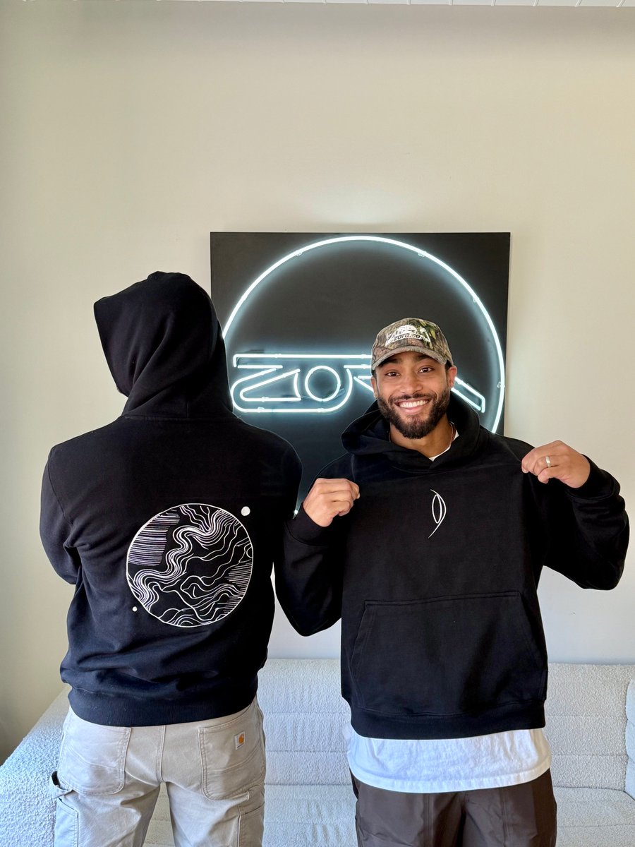dockerxbt's tweet image. Docker Hoodie 1 is now live on @zora.
The top 12 holders of this content coin (the Zora post) will receive this limited edition piece for free.
Snapshot will be taken at 5pm EST, Friday October 24th.
Link below. ⬇️