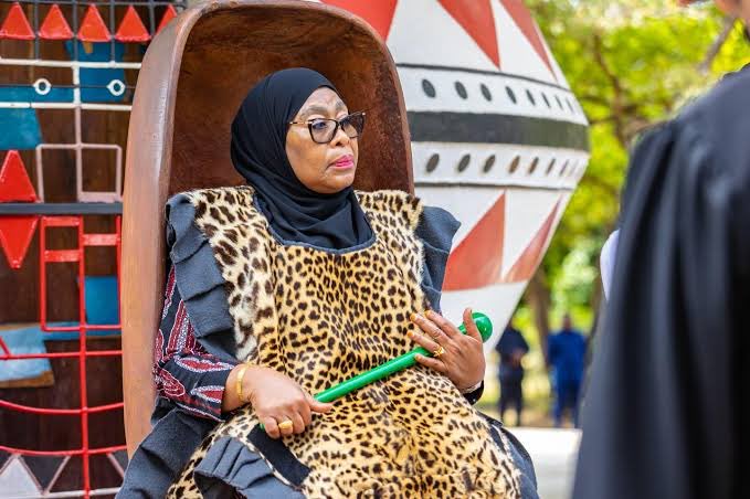 Kwa ukatili huu anauonyesha dhidi ya watanganyika, mtu aliyeniambia huyu ni mjukuu wa Tippu Tip naanza kumwamini! 
Huu si ubinadamu - na anafurahia ukatili anatuona ka si binadamu!
Future anayoandalia ukoo wake wa kizanzibari ni mbaya sana 
Ila #TutaelewanaTu
