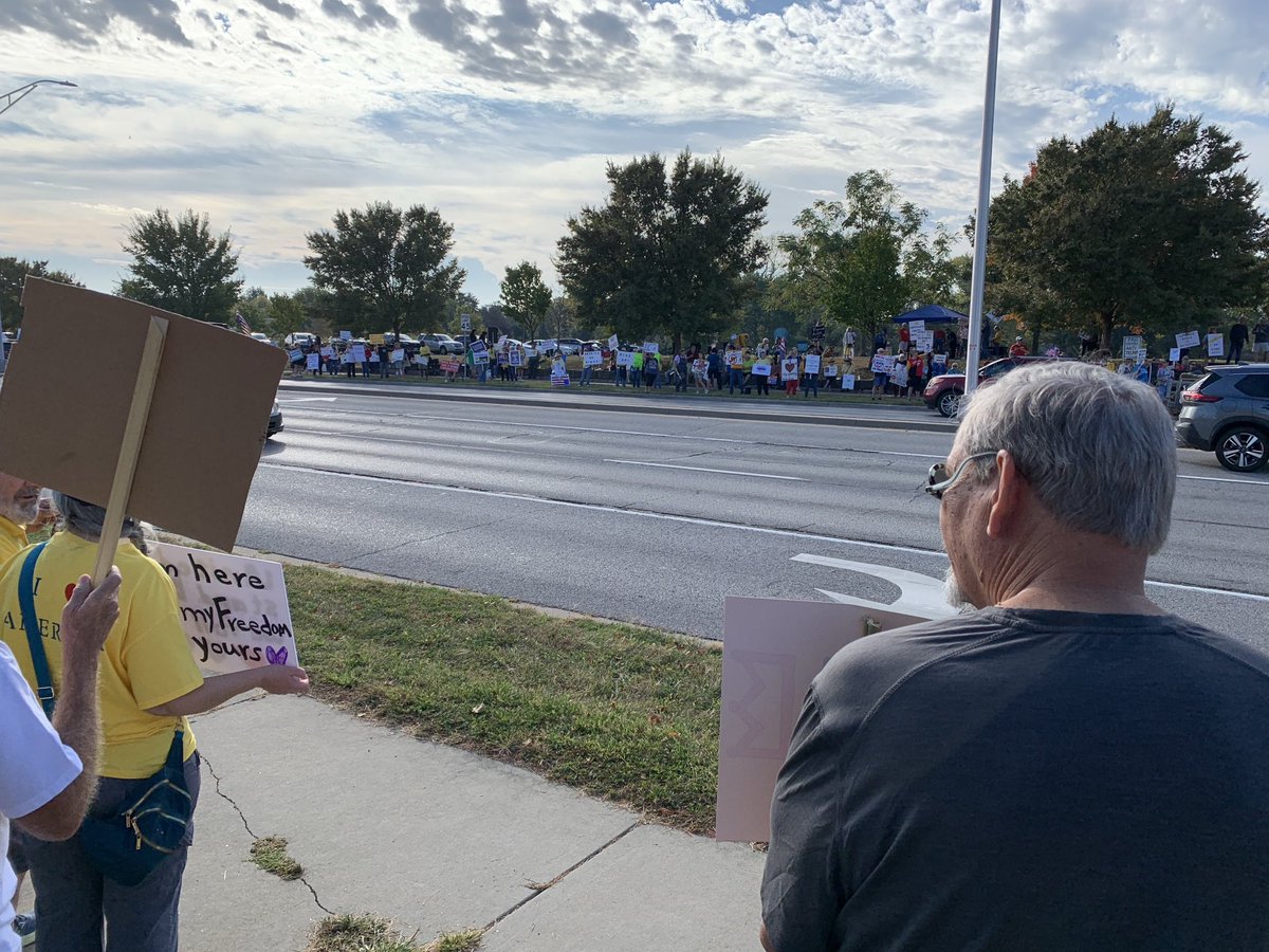 No Kings protest in Lee’s Summit. Lotta people here.