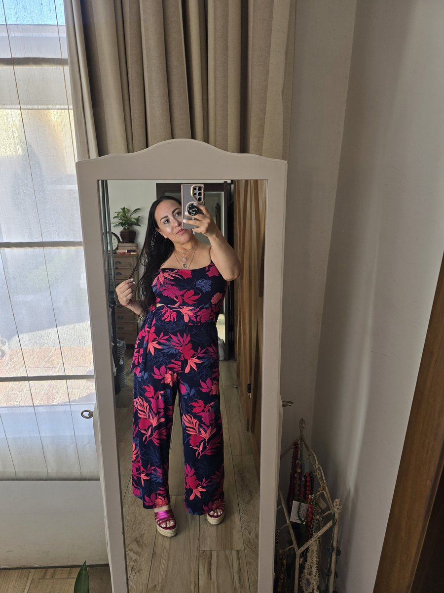 CorleoneRT2's tweet photo. Mi Tecolota Hermosa... 

Una de las musas consentida de Carlo 🐺, nos muestra su rico outfit con el cual saldra y llevara esa rica tanga pegada a su rico y placentero cuerpo. 

Realmente hermosa. 

#milf #hotmon #soccermom #madura #feet https://t.co/AtqLFOpOyX